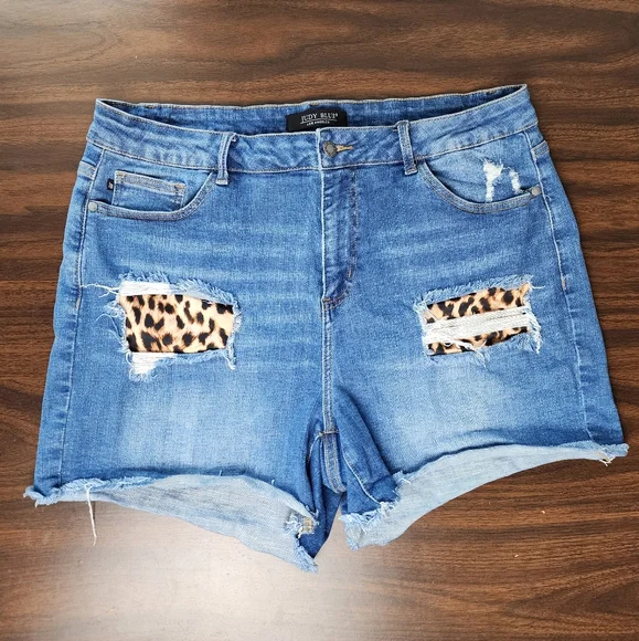 Judy Blue Distressed Jean Shorts Stretchy Denim Animal Print Accent Size 3XL - Picture 1 of 15